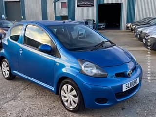 2011 Toyota Aygo Blue 1.0 VVT-i Hatchback Petrol Automatic. Volkswagen Golf 1.4 TSI BlueMotion Tech SE DSG Euro 5 (s/s) 5dr